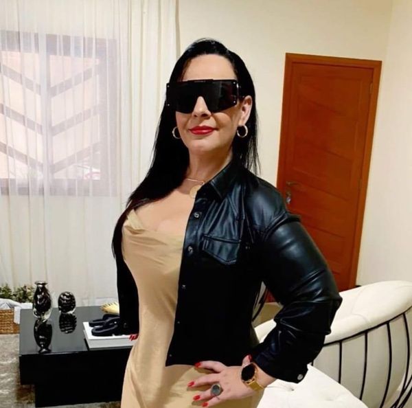 Jhose Campos Alves, de 45 anos, denunciada por estelionato contra várias vítimas na Ilha  do Boi e outras cidades do ES por Arquivo pessoal/redes sociais