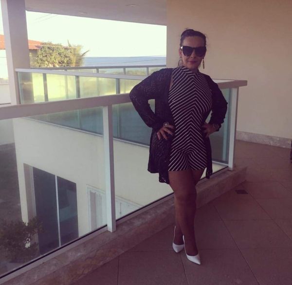Jhose Campos Alves, de 45 anos, denunciada por estelionato contra várias vítimas na Ilha  do Boi e outras cidades do ES por Arquivo pessoal/redes sociais