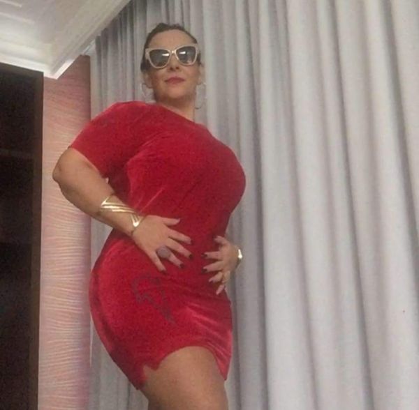 Jhose Campos Alves, de 45 anos, denunciada por estelionato contra várias vítimas na Ilha  do Boi e outras cidades do ES por Arquivo pessoal/redes sociais