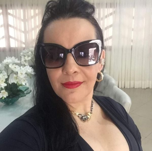 Jhose Campos Alves, de 45 anos, denunciada por estelionato contra várias vítimas na Ilha  do Boi e outras cidades do ES por Arquivo pessoal/redes sociais