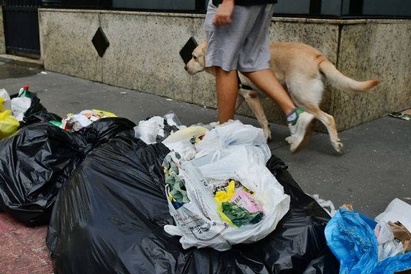 O reflexo da greve dos coletores de lixo no Centro de Vitória por Fernando Madeira