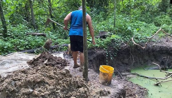 Retirada do barro no Vale do Mulembá por Pedro Cunha