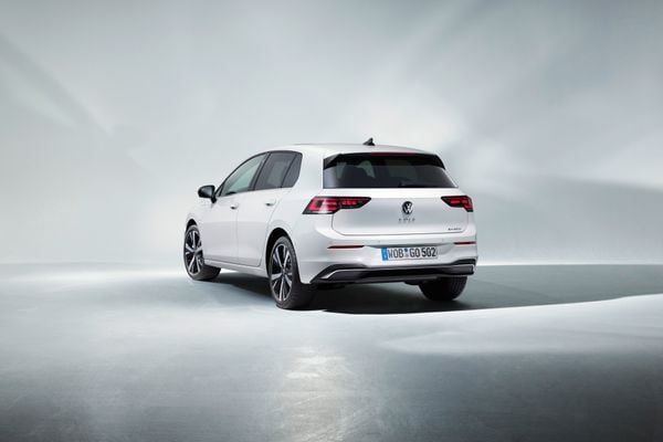 O Golf traz, ainda, novos sistemas de assistência como a função Park Assist Plus aperfeiçoada por Volkswagen/Divulgação