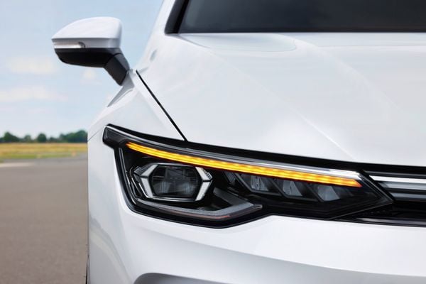 Os faróis com função matrix de LED incorporam um facho principal de alta performance por Volkswagen/Divulgação