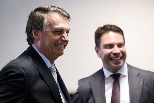 Jair Bolsonaro e o deputado Alexandre Ramagem, que chefiou a Abin em seu governo