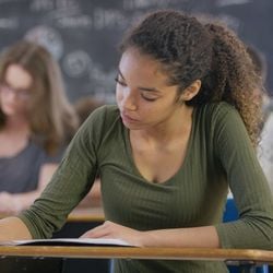 Regras do governo Lula têm causado questionamentos por não serem explícitas na formação de professores; engenharia poderá ser semipresencial, com 40% de aulas presenciais