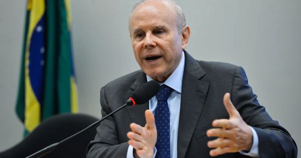 Desistência de ex-ministro de ocupar o comando da empresa foi articulada junto com o presidente Lula