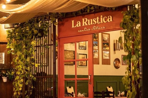 Cantina italiana La Rustica, em Jardim Camburi