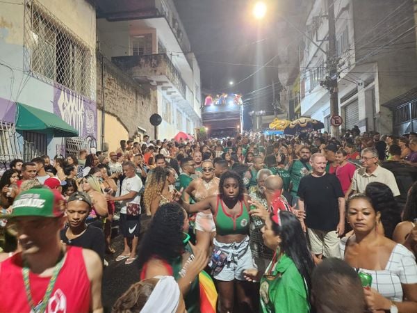 Descida da Piedade leva multidão ao centro de Vitória por Ricardo Medeiros