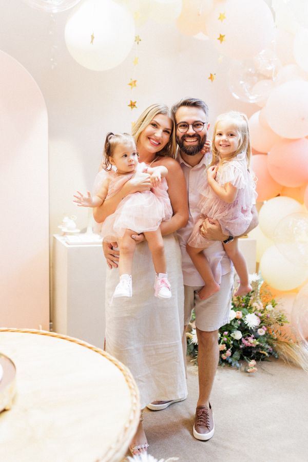  Sofia e Fábio Portela celebram o primeiro aniversário de Ana