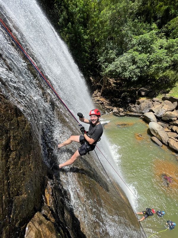Cachoeira do Palito, em Santa Leopoldina, é um ponto famoso entre os praticantes de rapel