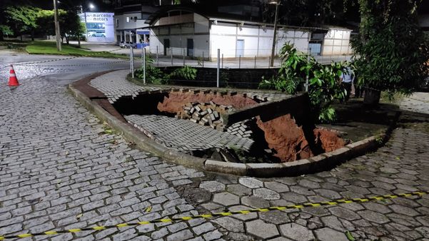 Chuva e ventos fortes causam danos em Venda Nova do Imigrante por Defesa Civil de Venda Nova do Imigrante