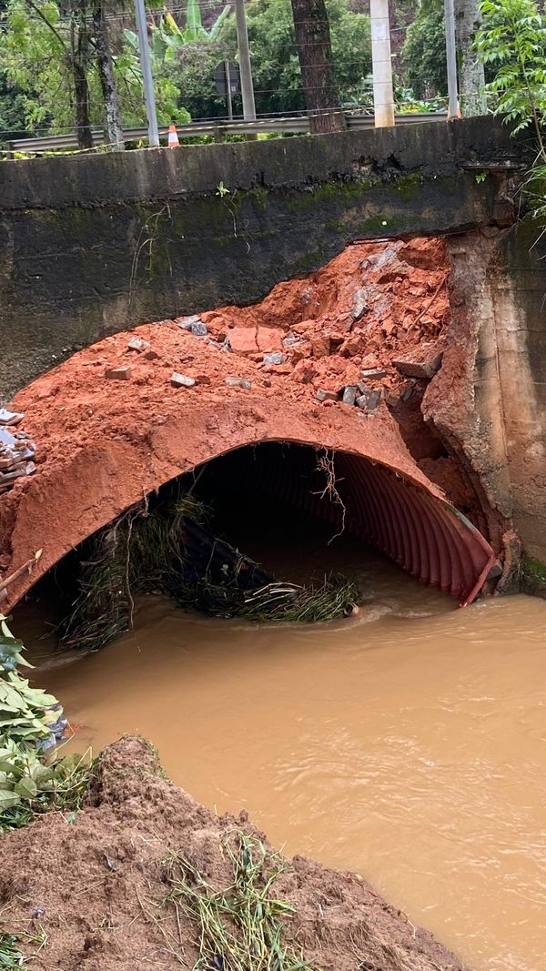 Chuva e ventos fortes causam danos em Venda Nova do Imigrante por Defesa Civil de Venda Nova do Imigrante