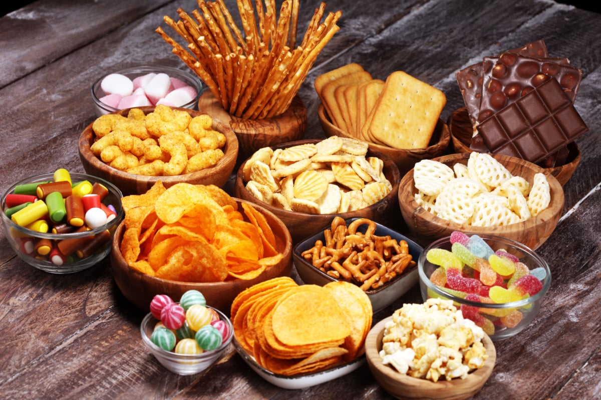 O consumo excessivo desses alimentos está associado a uma série de problemas, incluindo obesidade, doenças cardiovasculares, diabetes e impactos negativos na saúde mental