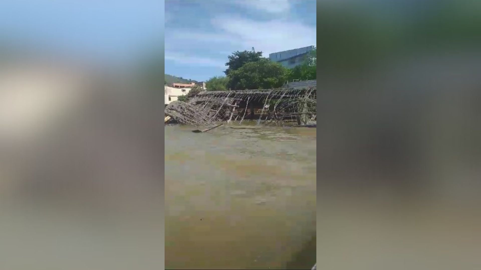 Segundo  secretário de obras da Prefeitura de Vitória, cerca de 30 metros da estrutura desabaram