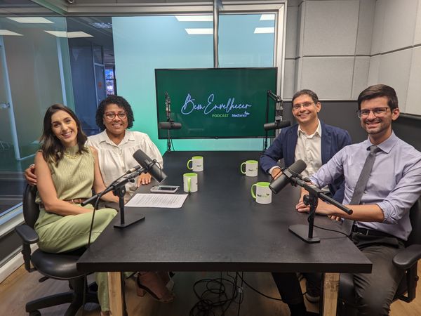 Naiara Arpini, Mitsi Mary de Almeida, Roni Chain Mukamal e Thiago Maia no primeiro episódio do Bem Envelhecer