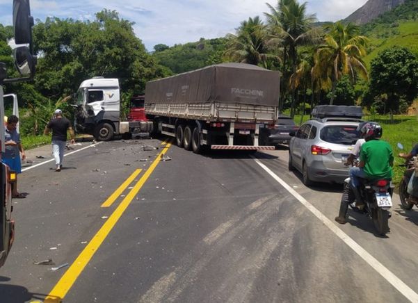 O acidente aconteceu no Km 444, na altura do distrito de São José das Torres e há apenas vítimas com ferimentos leves