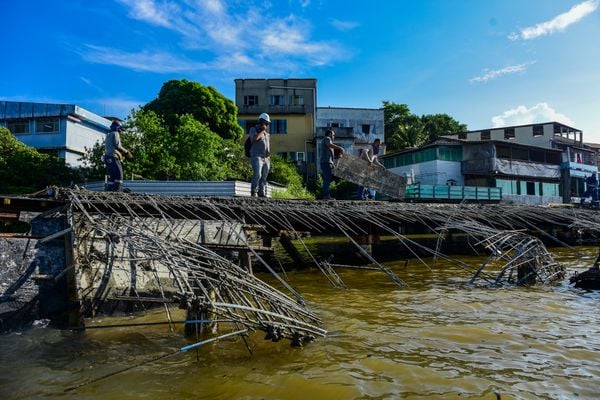 Obra de píer desaba na Ilha das Caieiras por Vitor Jubini