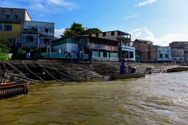 Obra de píer desaba na Ilha das Caieiras por Vitor Jubini