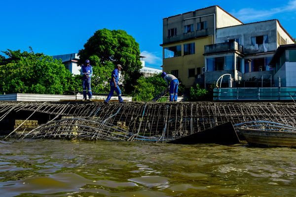 Obra de píer desaba na Ilha das Caieiras por Vitor Jubini