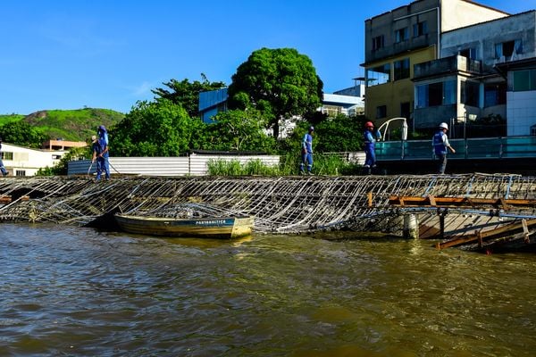 Obra de píer desaba na Ilha das Caieiras por Vitor Jubini