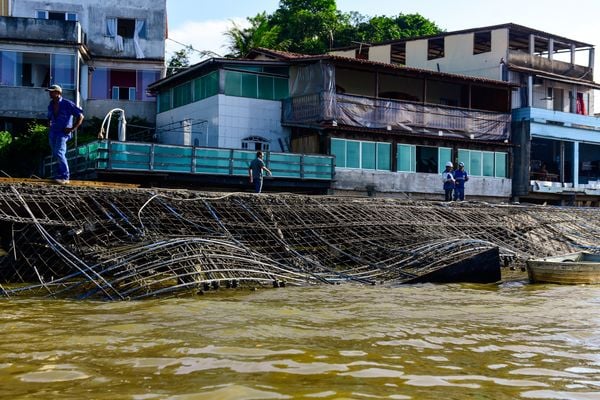Obra de píer desaba na Ilha das Caieiras por Vitor Jubini