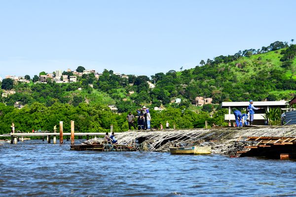 Obra de píer desaba na Ilha das Caieiras por Vitor Jubini