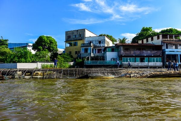 Obra de píer desaba na Ilha das Caieiras por Vitor Jubini