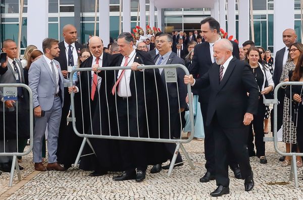 Presidente Lula, ministros Luís Roberto Barroso e Alexandre de Moraes e presidente do Congresso, Rodrigo Pacheco, participam de ato simbólico de retirada de grades do Supremo Tribunal Federal (STF)