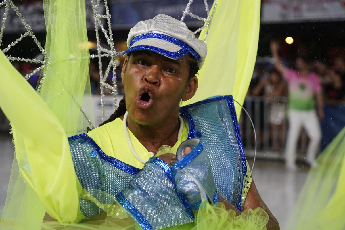 Com o enredo "Nascido em berço forte, para sempre um eterno aprendiz", Imperatriz do Forte resgata histórias da comunidade na primeira noite dos Desfiles das Escolas de Samba 2024 por Vitor Jubini