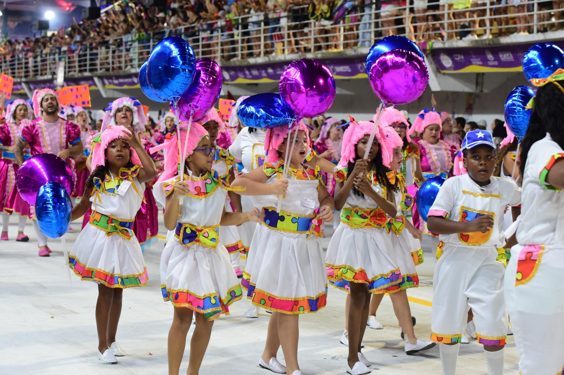 Confira o desfile da Novo império Carnaval de Vitória 2024 