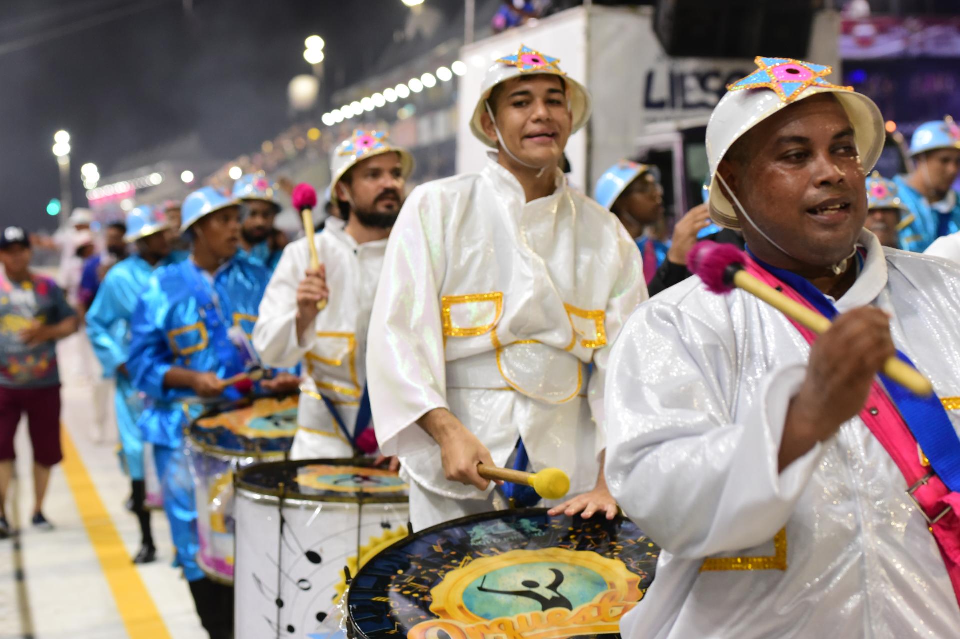 Confira o desfile da Novo império Carnaval de Vitória 2024 