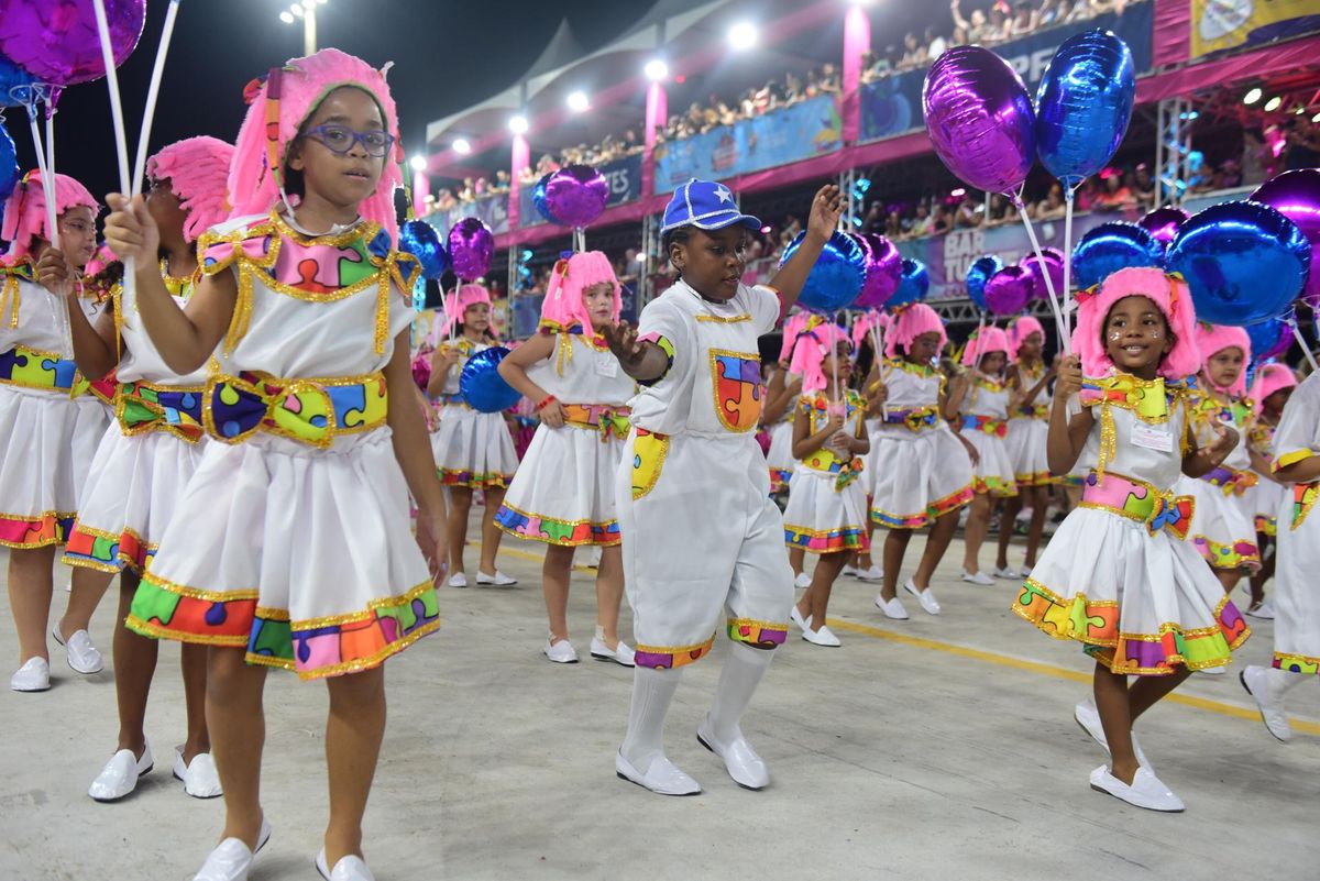 Confira o desfile da Novo império Carnaval de Vitória 2024 por Ricardo Medeiros