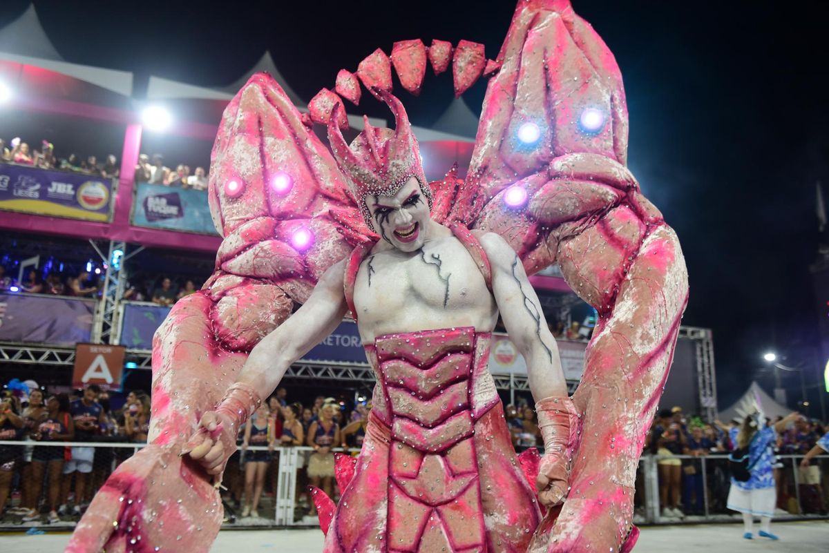 Confira o desfile da Novo império Carnaval de Vitória 2024 por Ricardo Medeiros