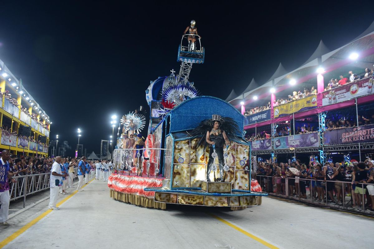 Confira o desfile da Novo império Carnaval de Vitória 2024 por Ricardo Medeiros