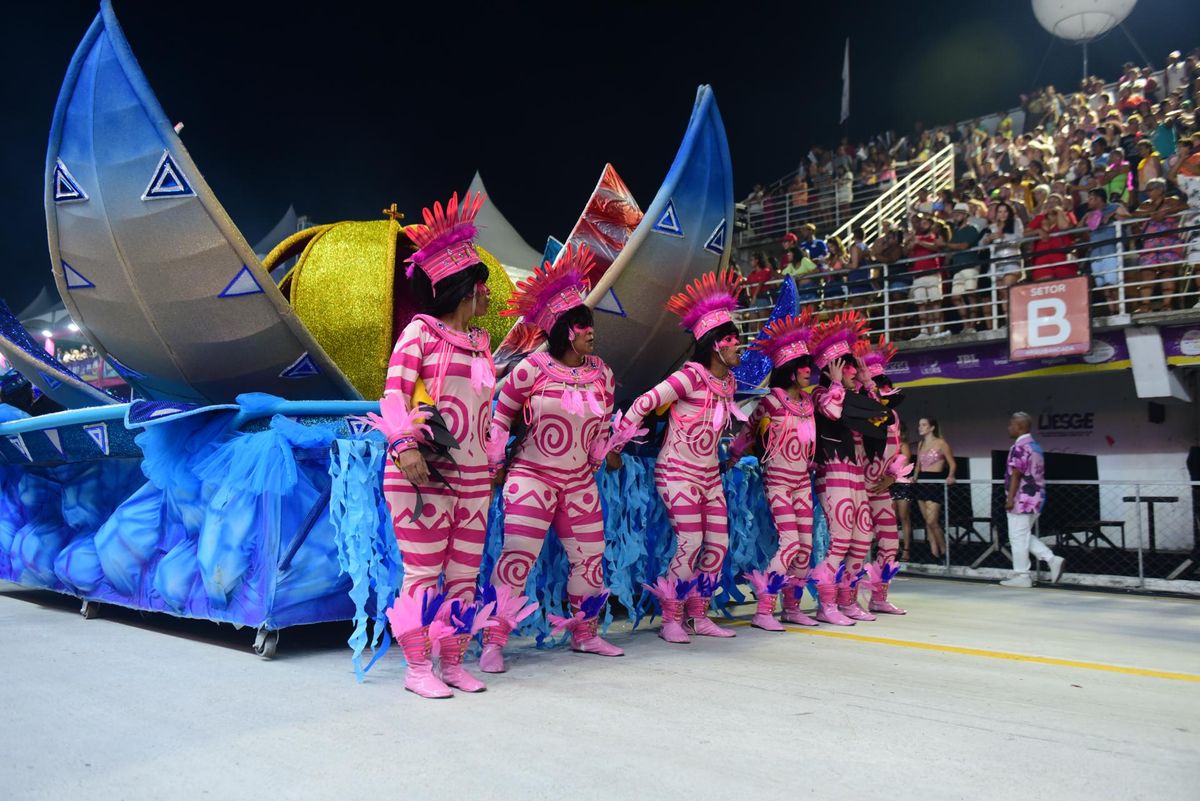 Confira o desfile da Novo império Carnaval de Vitória 2024 por Ricardo Medeiros