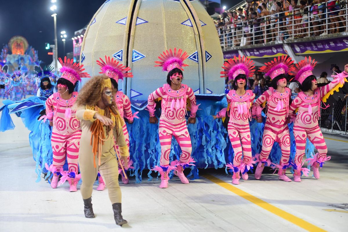 Confira o desfile da Novo império Carnaval de Vitória 2024 por Ricardo Medeiros