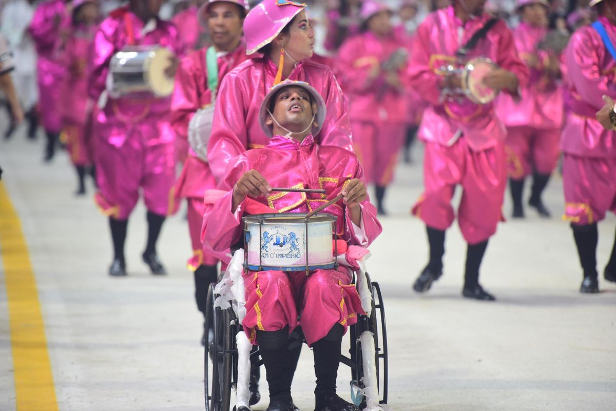 Confira o desfile da Novo império Carnaval de Vitória 2024 por Ricardo Medeiros