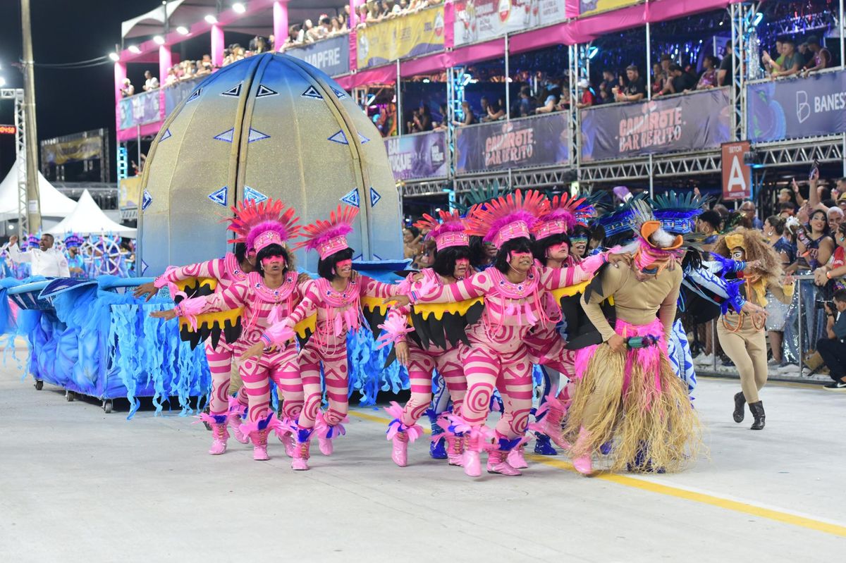 Confira o desfile da Novo Império no Carnaval de Vitória 2024 por Carlos Alberto Silva