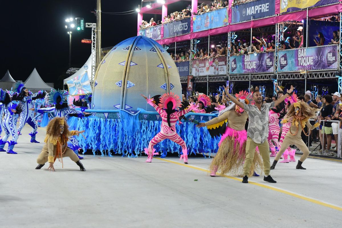 Confira o desfile da Novo Império no Carnaval de Vitória 2024 por Carlos Alberto Silva