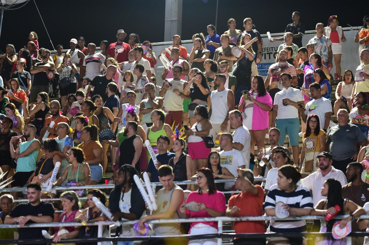 Confira o desfile da Novo Império no Carnaval de Vitória 2024 por Carlos Alberto Silva