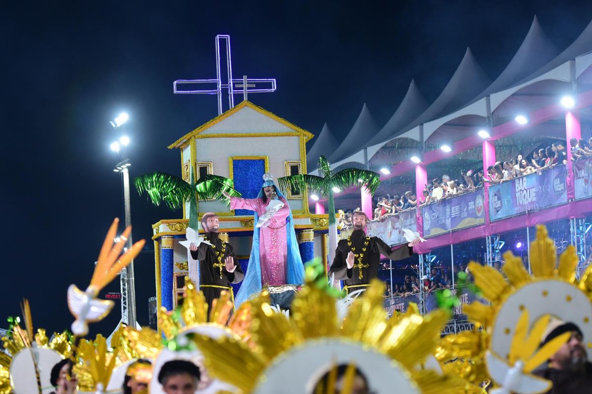 Confira o desfile da Novo Império no Carnaval de Vitória 2024 por Carlos Alberto Silva