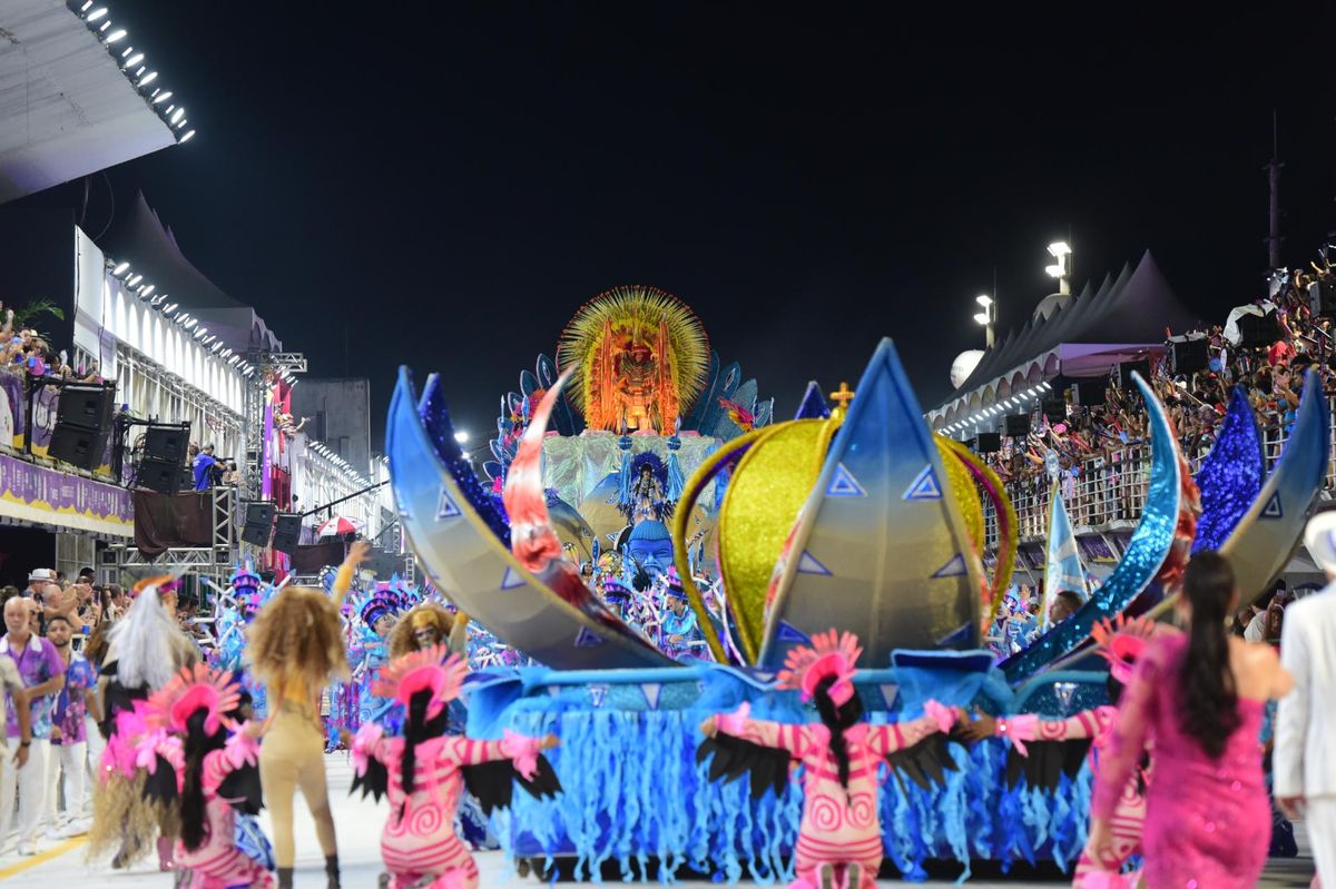 Confira o desfile da Novo Império no Carnaval de Vitória 2024