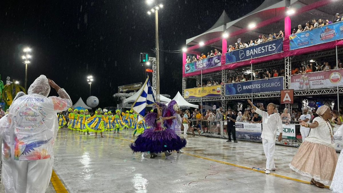 Império de Fátima foi a 5ª escola a desfilar no Sambão do Povo, em Vitória por Alberto Borém