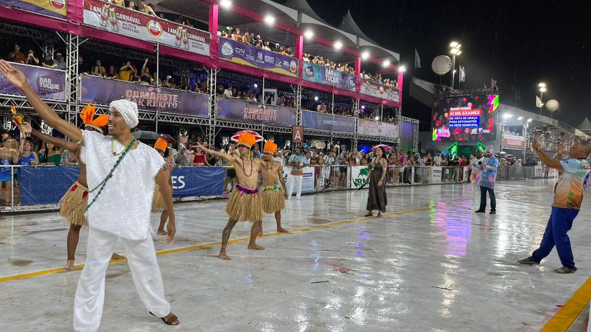 Império de Fátima foi a 5ª escola a desfilar no Sambão do Povo, em Vitória por Alberto Borém