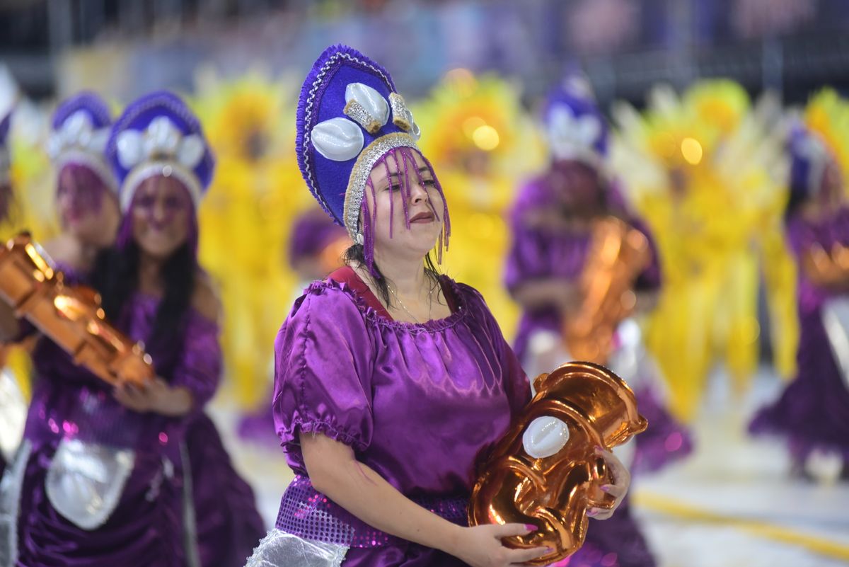 Mocidade da Praia foi a 2ª escola a desfilar no Sambão do Povo nesta sexta (2) por Rodrigo Gavini