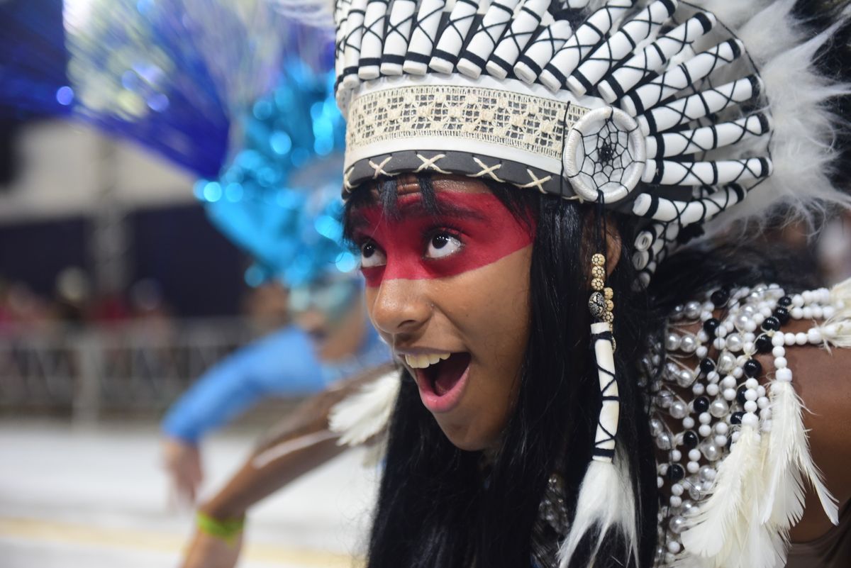 Mocidade da Praia foi a 2ª escola a desfilar no Sambão do Povo nesta sexta (2) por Rodrigo Gavini