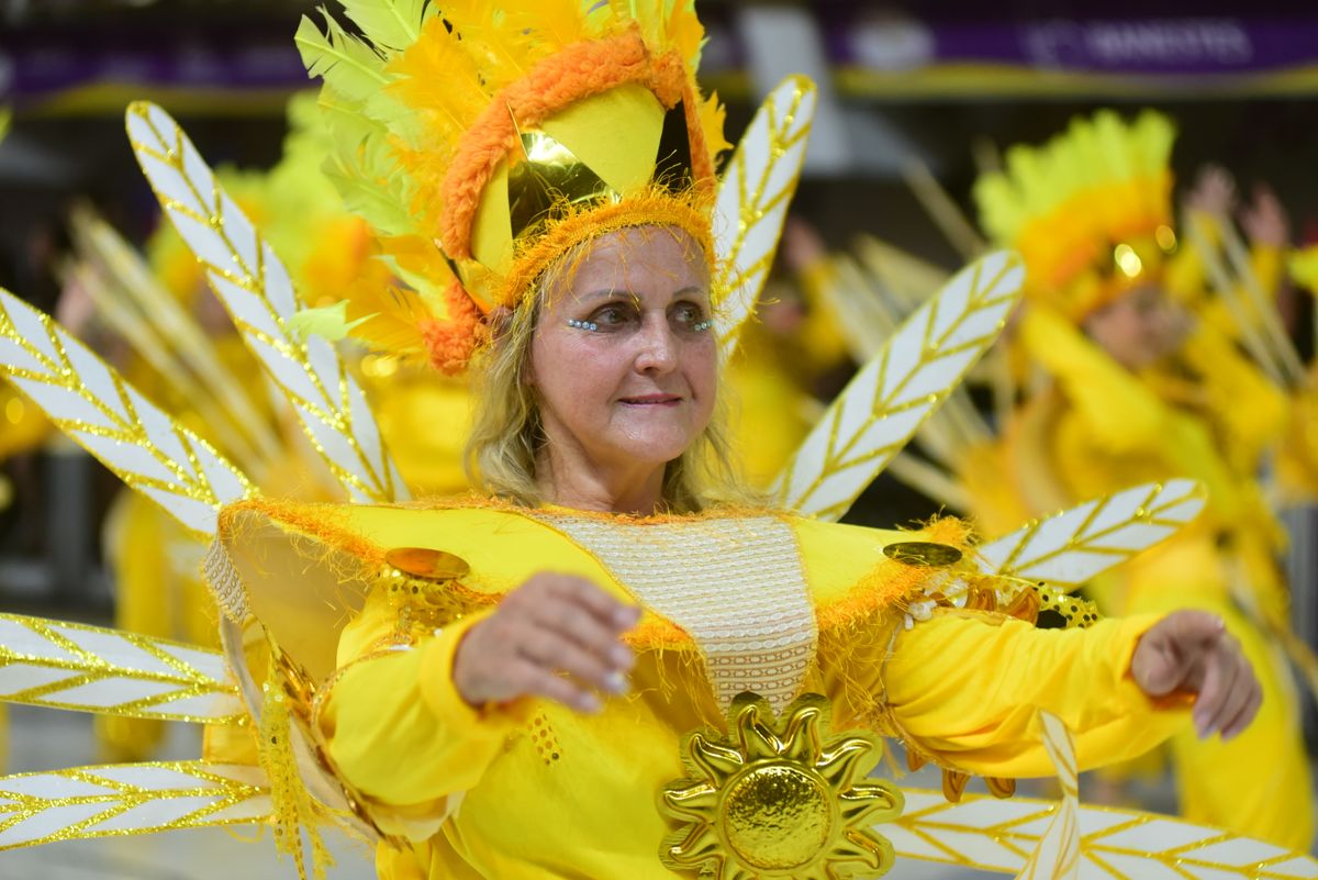 Mocidade da Praia foi a 2ª escola a desfilar no Sambão do Povo nesta sexta (2) por Rodrigo Gavini