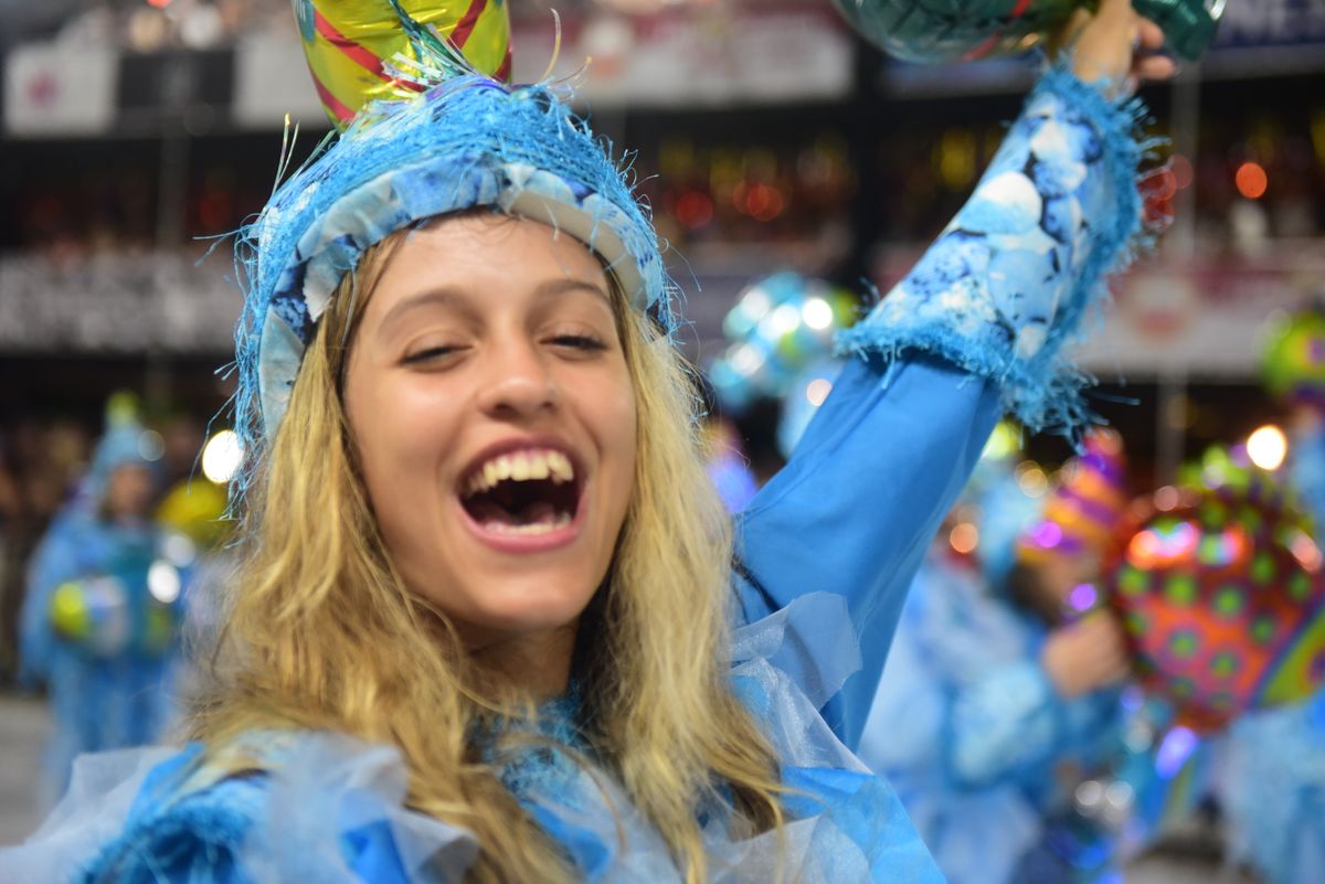 Mocidade da Praia foi a 2ª escola a desfilar no Sambão do Povo nesta sexta (2) por Rodrigo Gavini