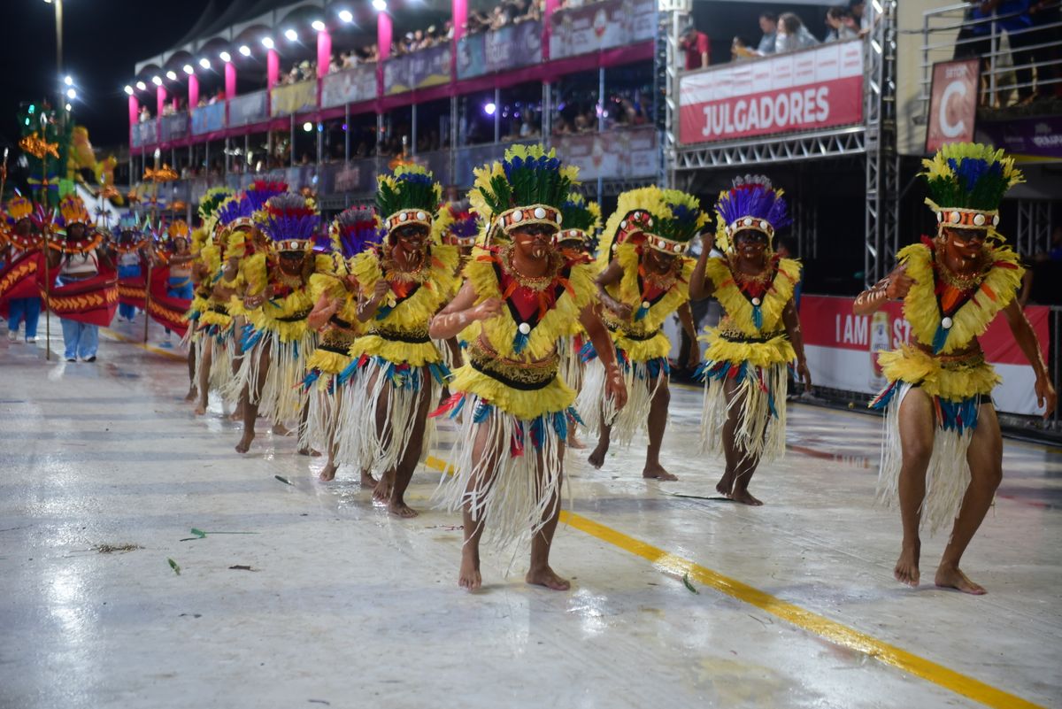 Unidos de Barreiros recupera enredo de 2009 e leva o amor por Guarapari ao Sambão do Povo no Carnaval 2024 por Rodrigo Gavini